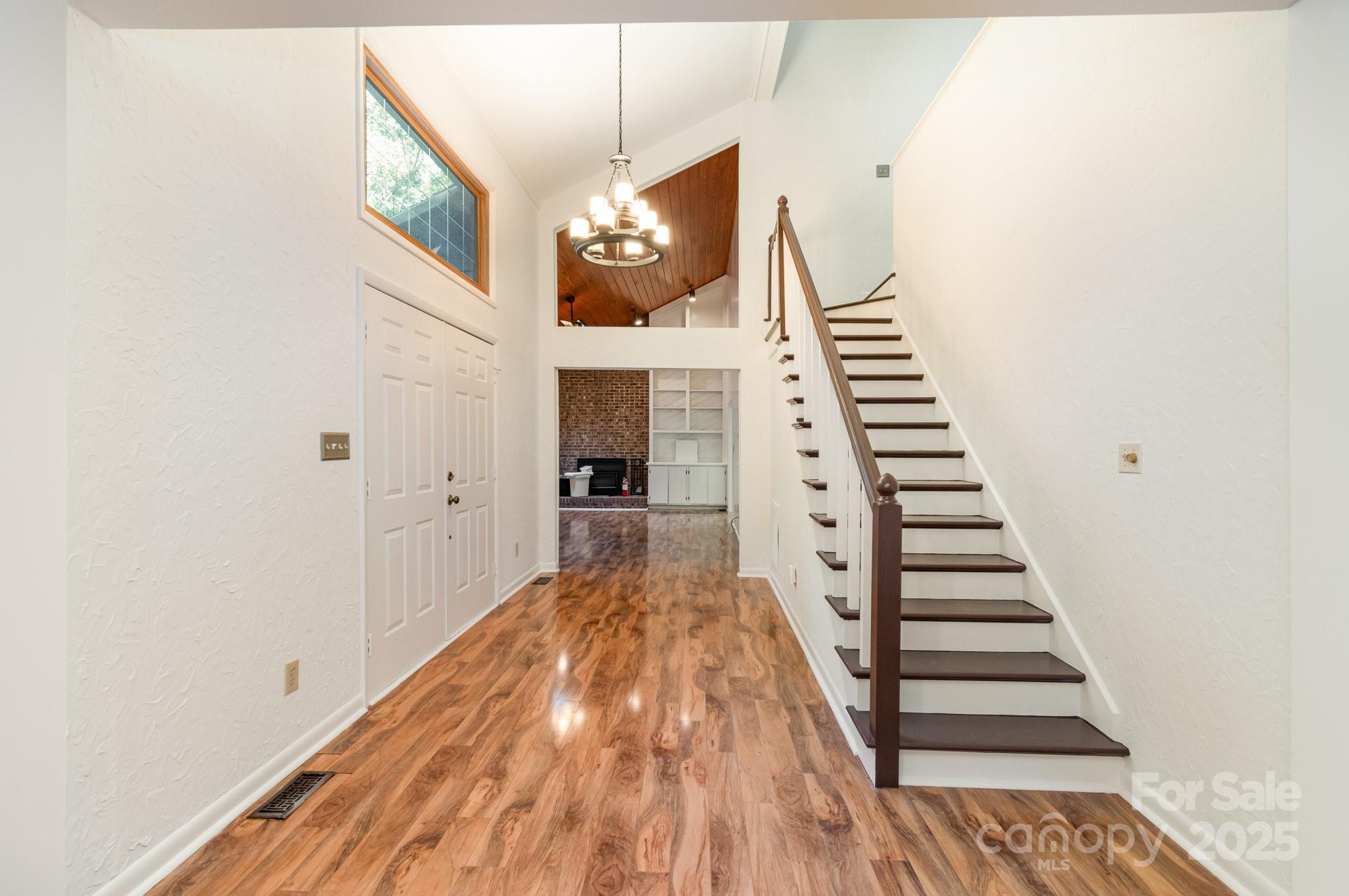 1006 Lost Cove