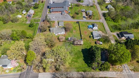 A home in Hiddenite