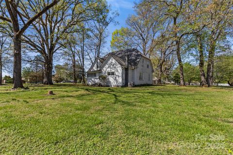 A home in Hiddenite