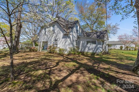 A home in Hiddenite