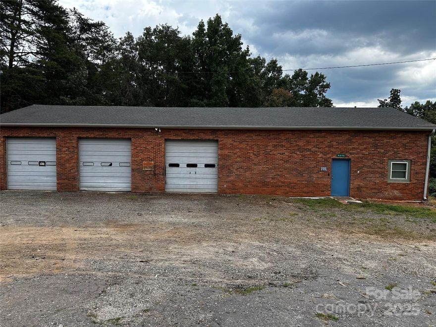 Investment / Business Opportunity!
Over 2,000 SF of versatile space, this property offers endless potential for your next venture. Featuring a 3-bay garage, it’s ideal for automotive, storage, or light industrial use. Conveniently located just outside city limits, you’ll enjoy easy access to town and the interstate.
With ample parking on-site and room to grow, this property is a rare find for business owners or investors looking to expand.
Don’t miss out—schedule a showing today!