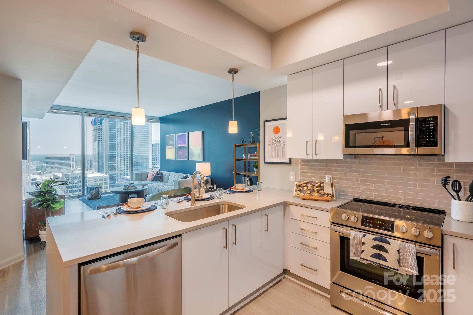 Charlotte, North Carolina 28202, United States, 1 Bedroom Bedrooms, ,1 BathroomBathrooms,Residential,Active,126958