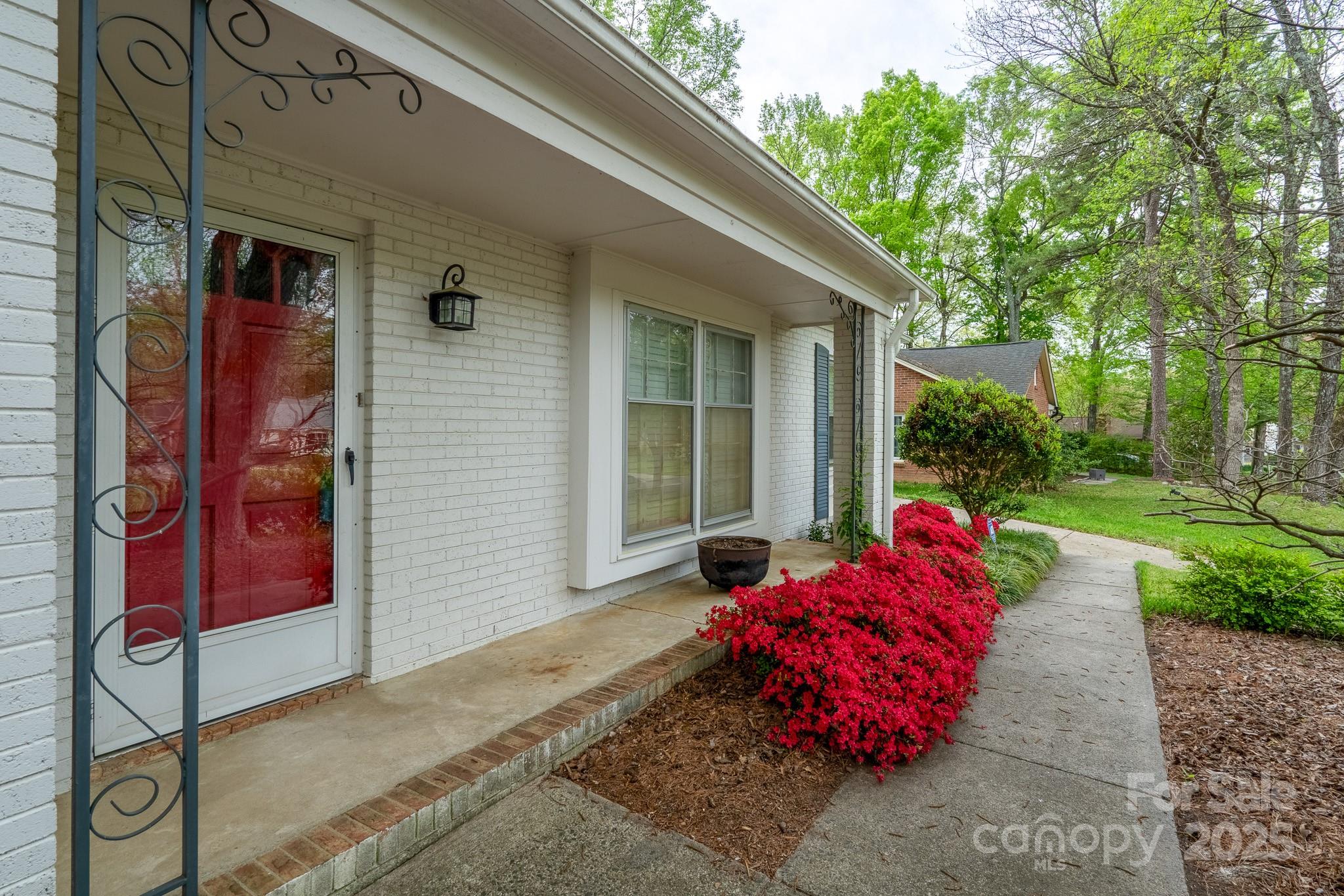 6815 Old Post Road