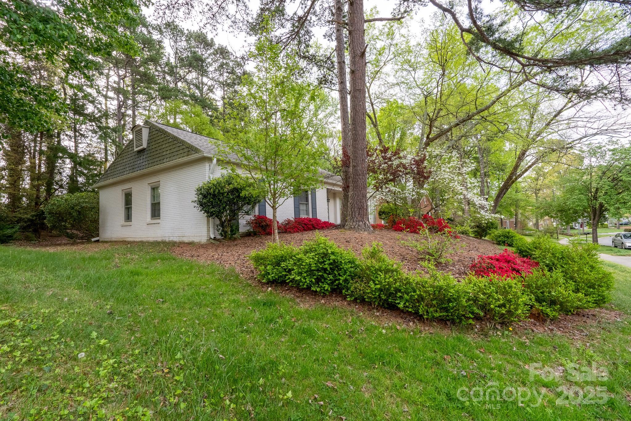 6815 Old Post Road