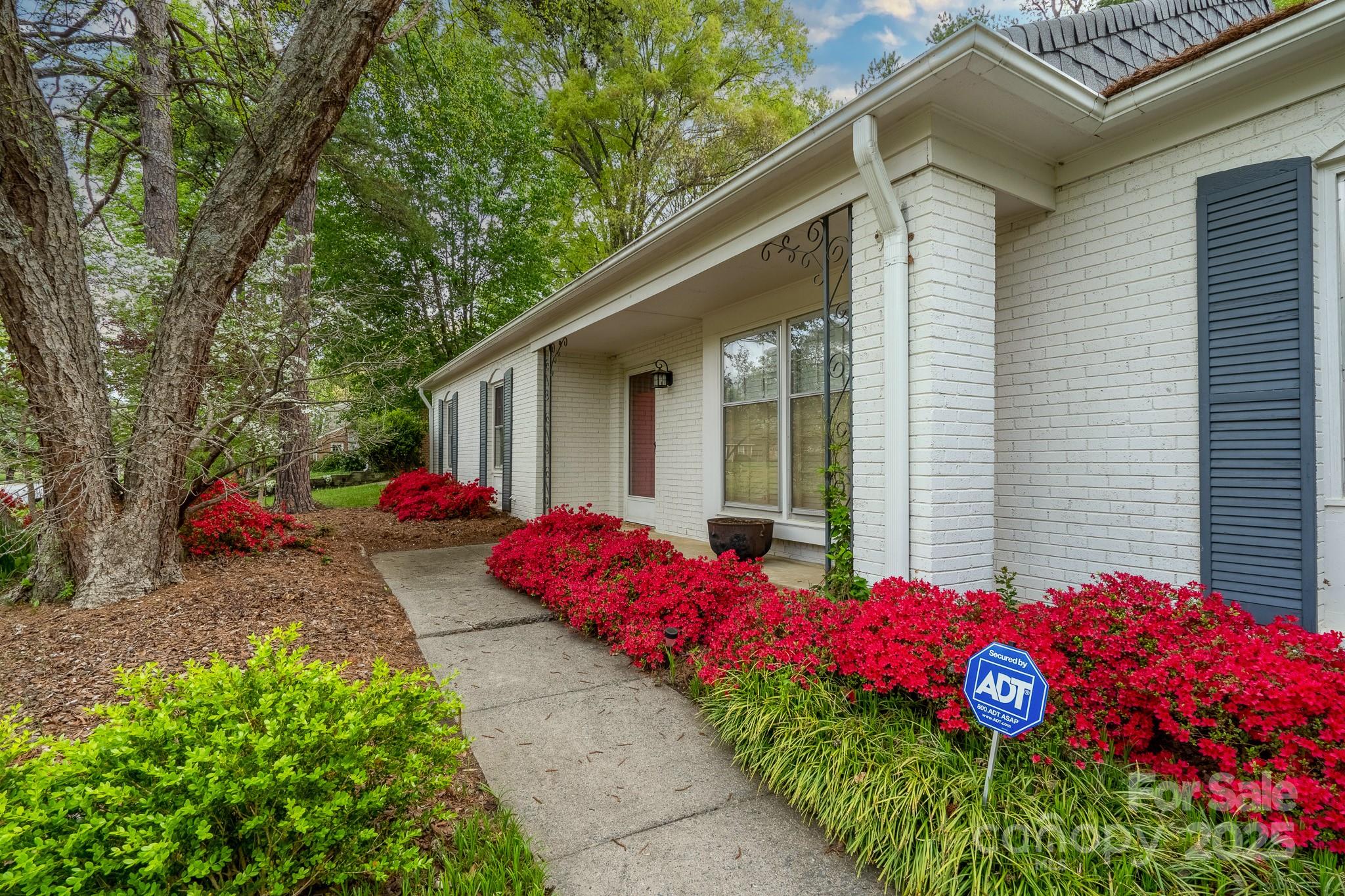 6815 Old Post Road