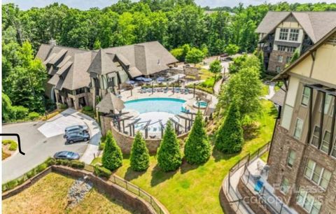 Photo of 412 Falling Water Court, Charlotte, NC 28213 (MLS # 4332823)