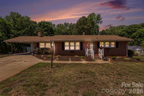 Photo of 1210 Edgedale Drive, Salisbury, NC 28144 (MLS # 4383729)