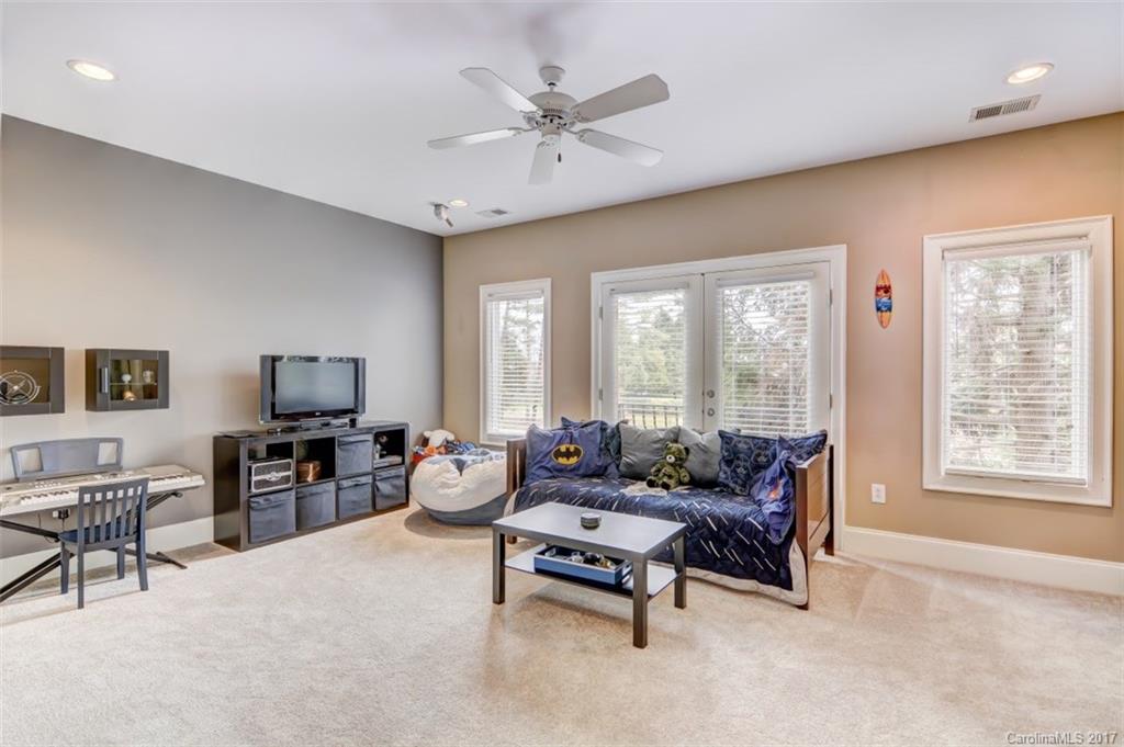 The Peninsula - Residential