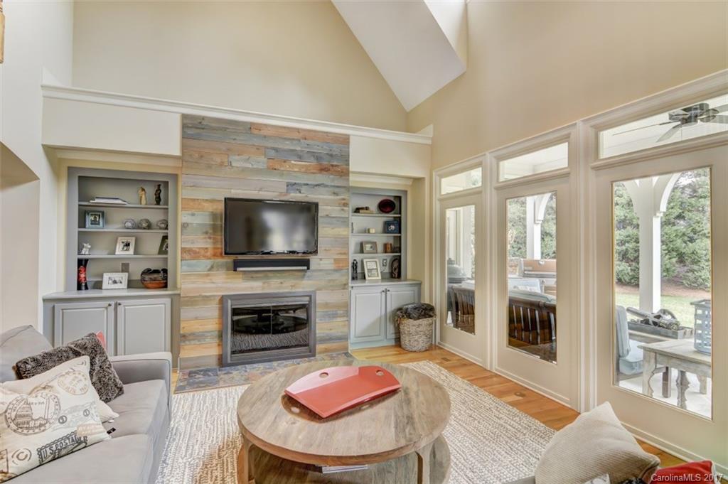 The Peninsula - Residential