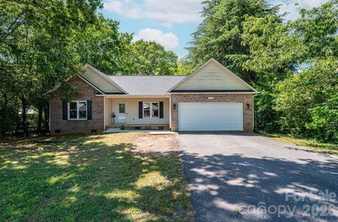 Photo of 1919 2nd Avenue SW, Hickory, NC 28602 (MLS # 4376420)