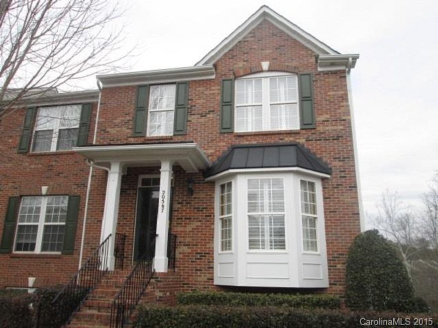 Beautifully upgraded end unit with community pool, lake access, walking access to Jetton and Ramsey Park, available mid May.  Pet fee is per pet that does not exceed 30 lbs.