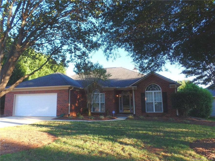 Wow! Beautiful Move in Condition home featuring ALL NEW Fresh Neutral PAINT & FLOORING.FENCED .3 acre yard & COVERED SCREENED PORCH, Irrigation.SMOOTH CEILINGS w/CROWN MOLDING.Cathedral Ceiling & GAS LOG FIREPLACE  Great Rm.Vaulted STUDY w/Double Doors. Gorgeous DINING RM w/Radius window.Trey Ceiling Master bedrm suite, Bath w/Garden Tub.Split plan w/ 2 other Lg bedrms & bath.Oversized garage.Storage.Laundry Rm.Pantry. Arch roof.Private Quiet cul de sac location.Community Pool,tennis,playground.