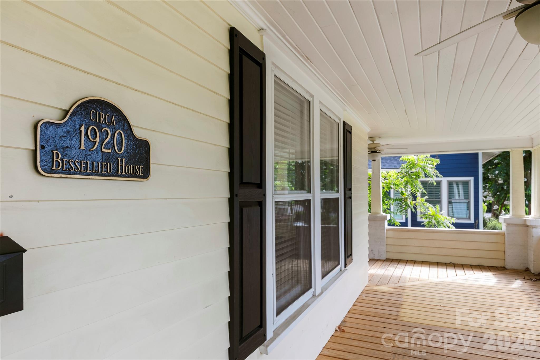 729 5th Avenue W