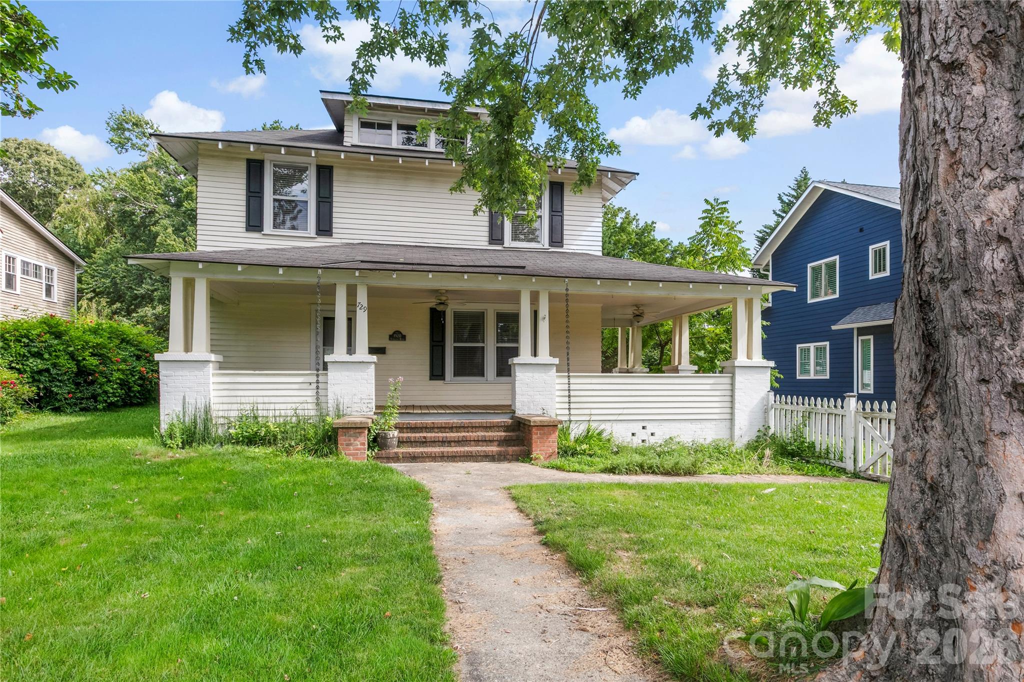 729 5th Avenue W