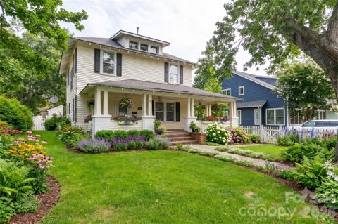 Photo of 729 5th Avenue W, Hendersonville, NC 28739 (MLS # 4405722)