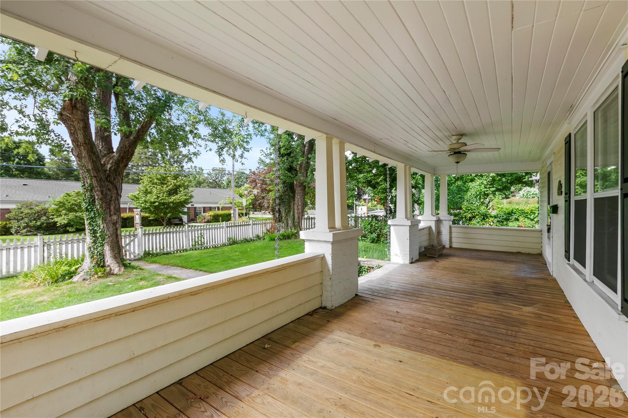 729 5th Avenue W