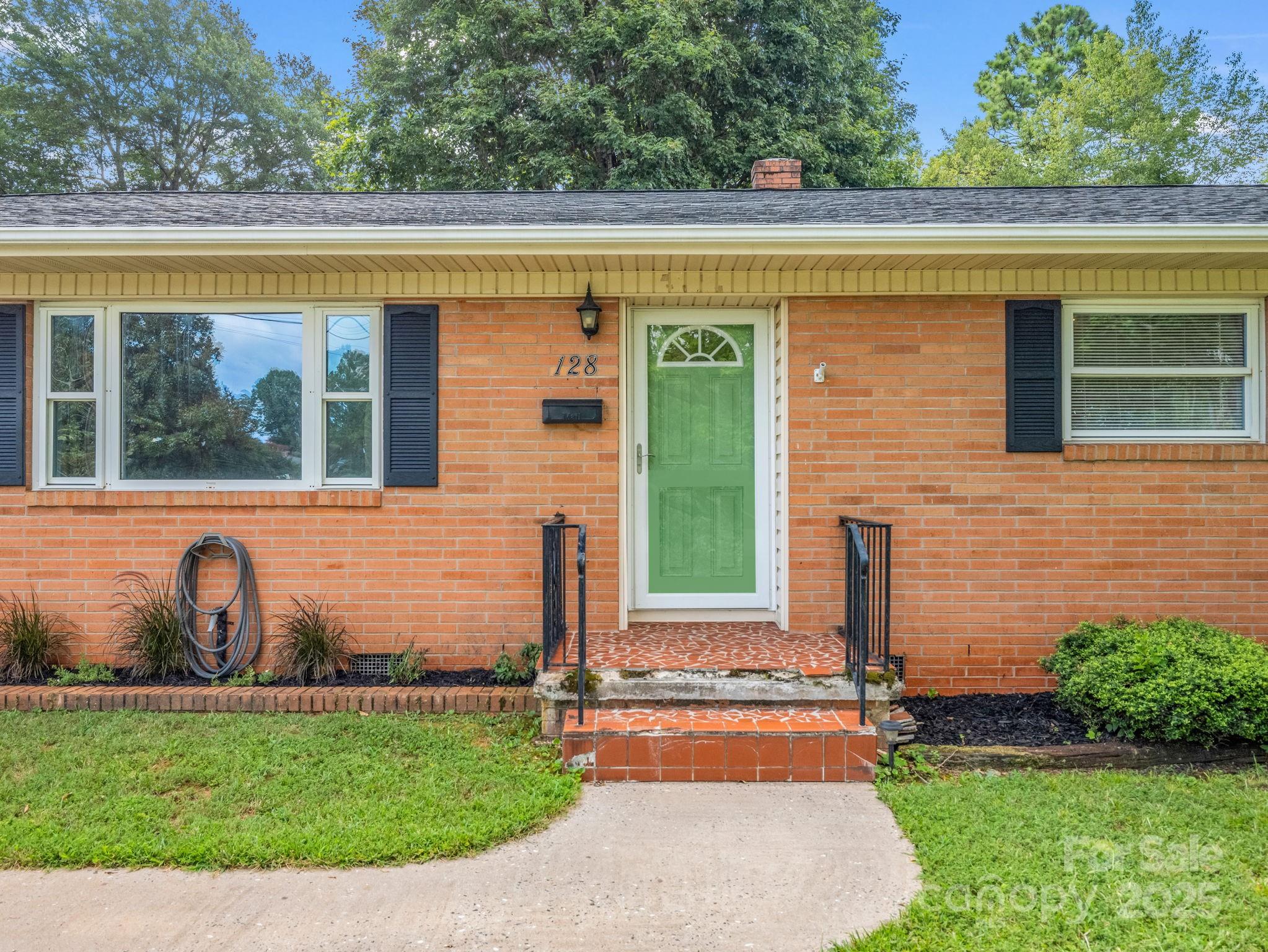 128 N Woodland Avenue