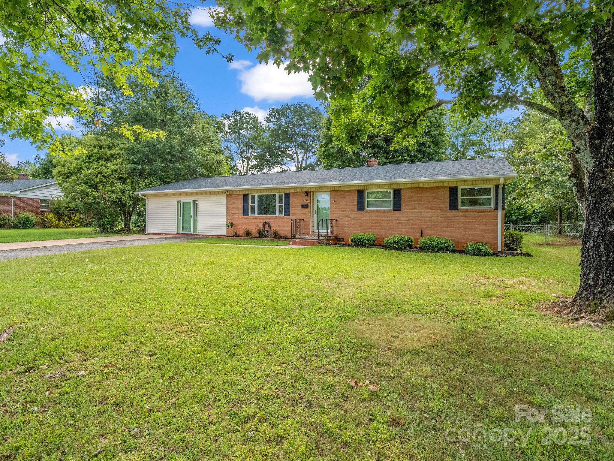 128 N Woodland Avenue