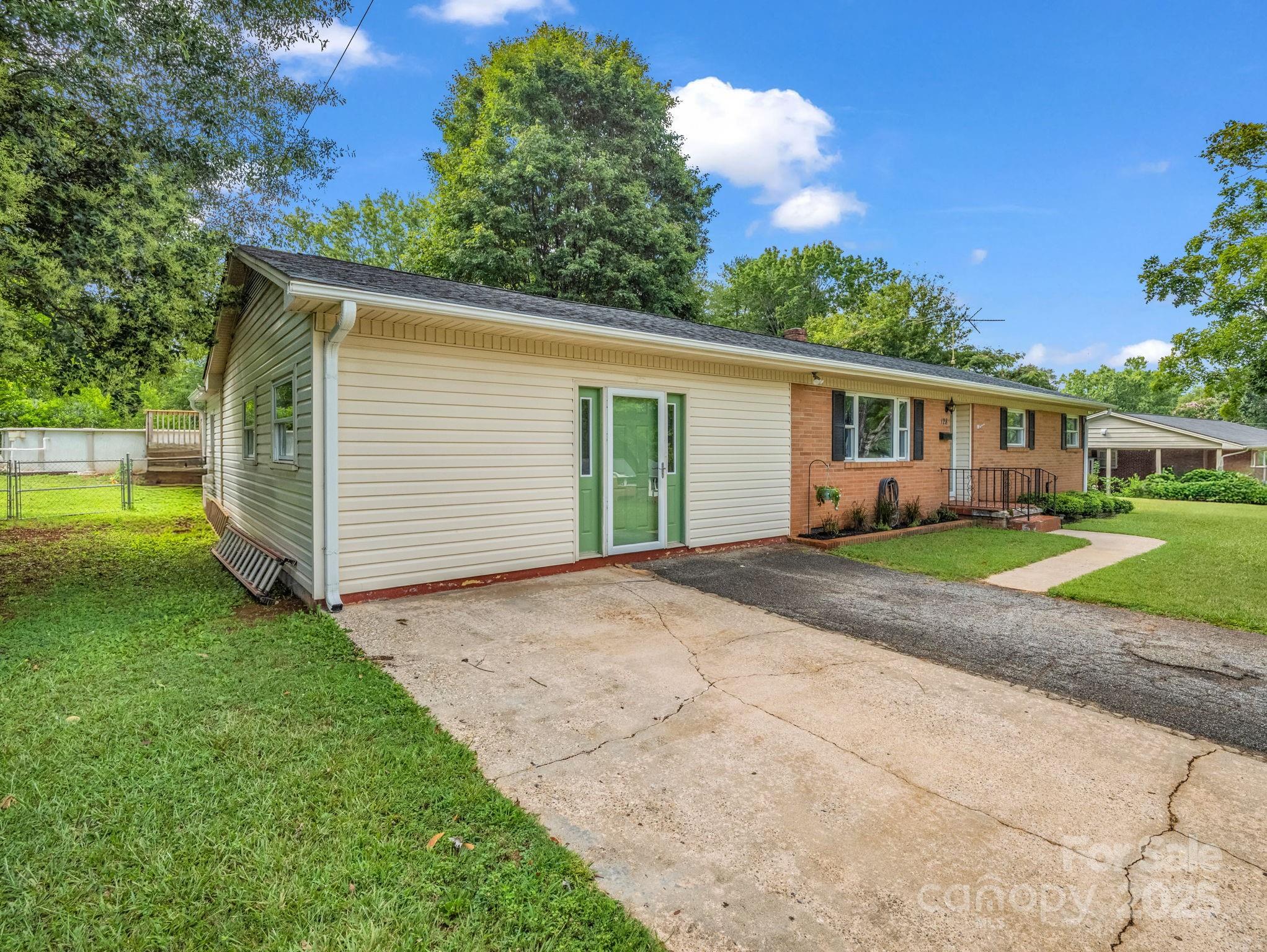 128 N Woodland Avenue