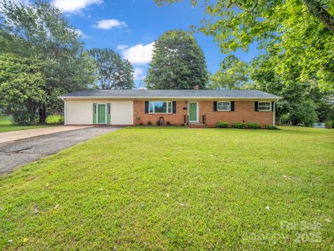 128 N Woodland Avenue Forest City NC 28043