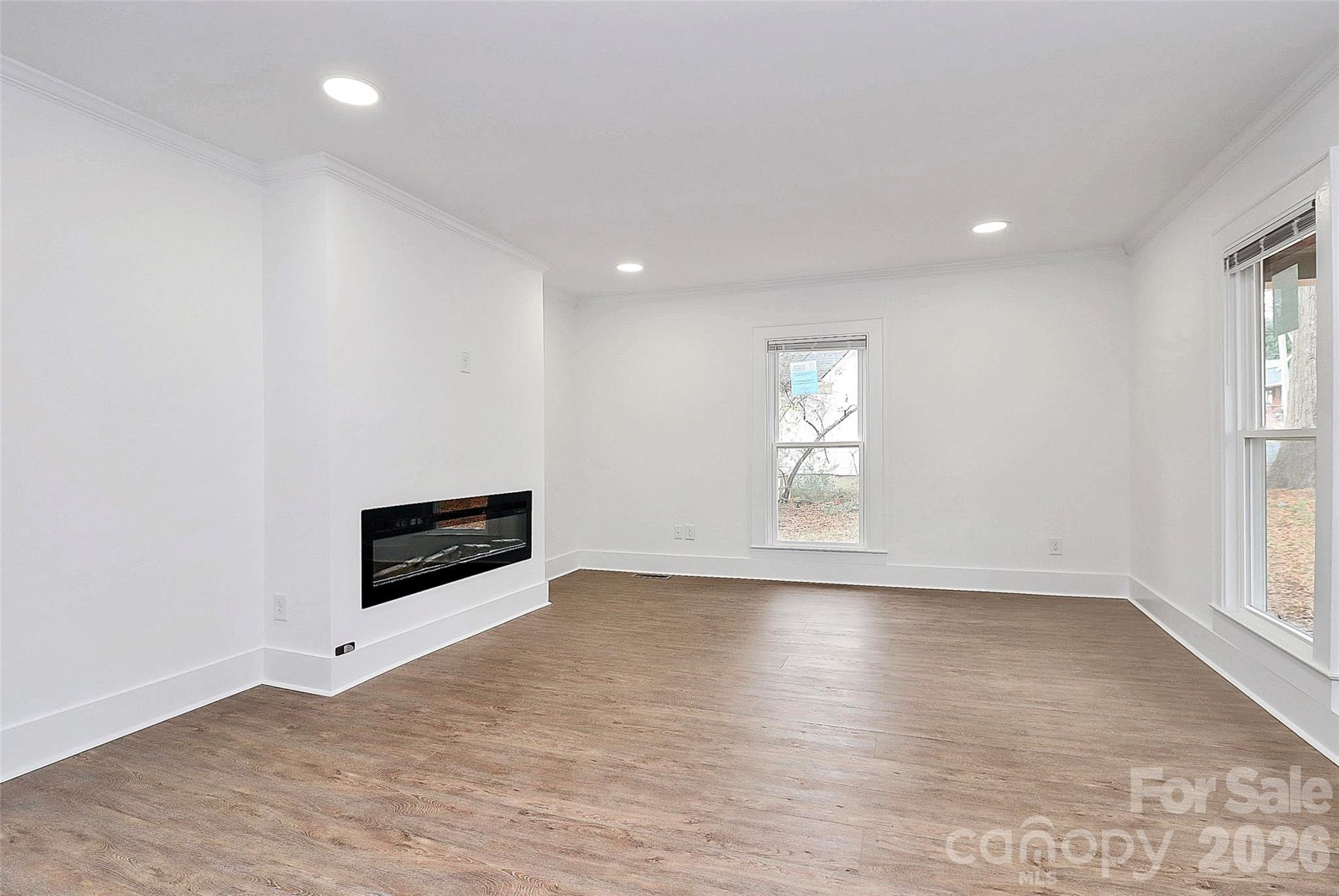 511 W Oakwood Avenue