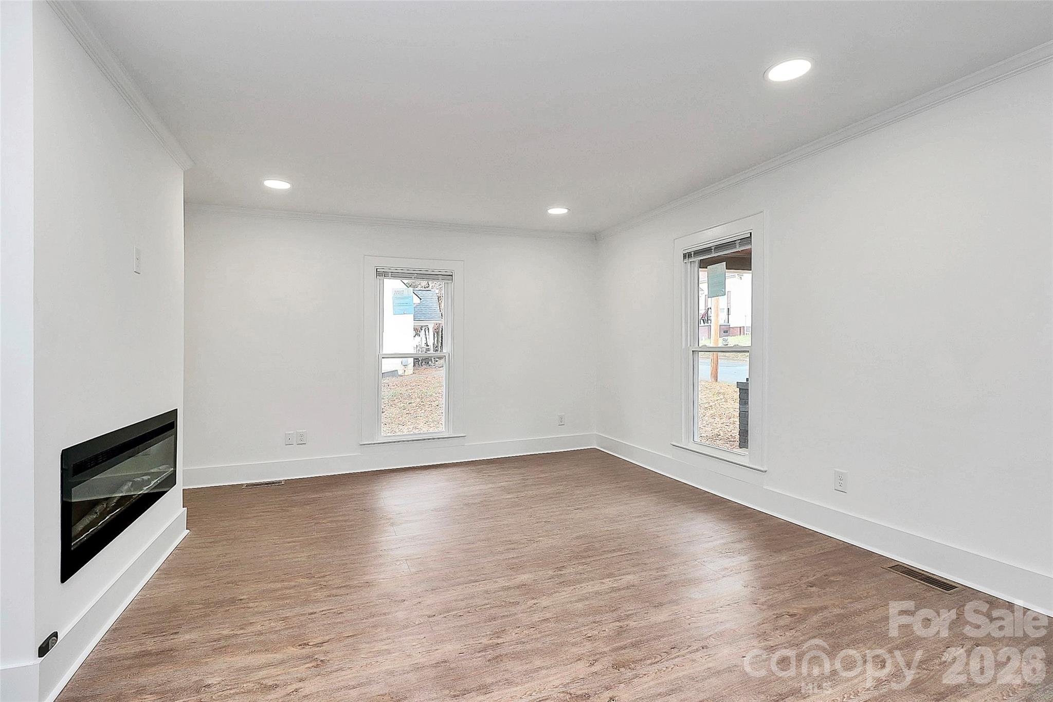 511 W Oakwood Avenue