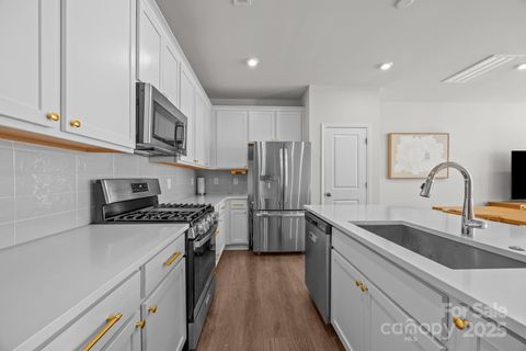 Photo of 915 Kinsey Alley, Charlotte, NC 28217 (MLS # 4325341)