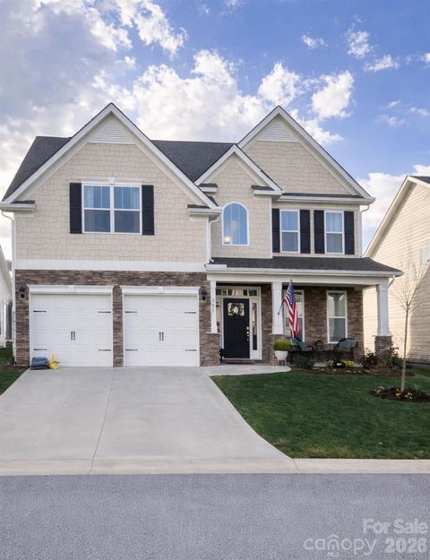 Photo of 265 Fox Cove Road, Hendersonville, NC 28792 (MLS # 4356142)