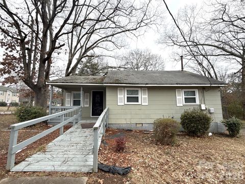 Photo of 3131 Seymour Drive, Charlotte, NC 28208 (MLS # 4343130)