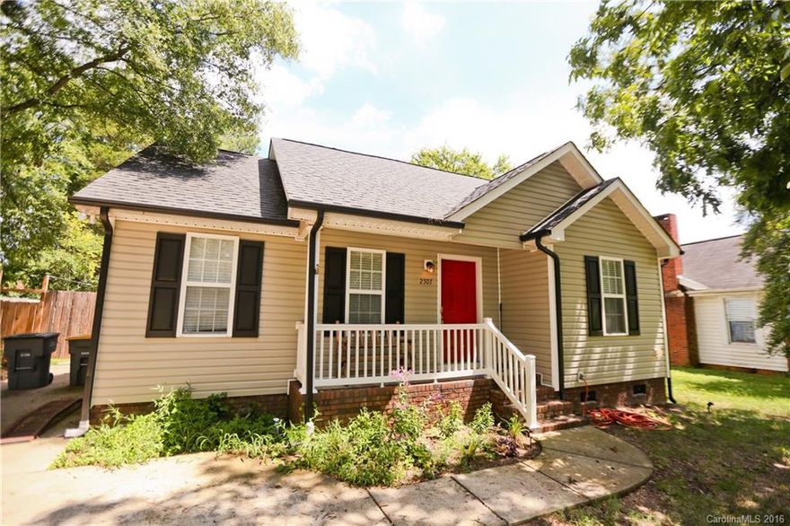 Fantastic 3BR/2BA ranch home located near I-85!   Fenced in back yard give the perfect sense of privacy inside the city.   Open concept home with vaulted ceilings make this home a gem.  Built in 2005, this home is move in ready.  Check it out!