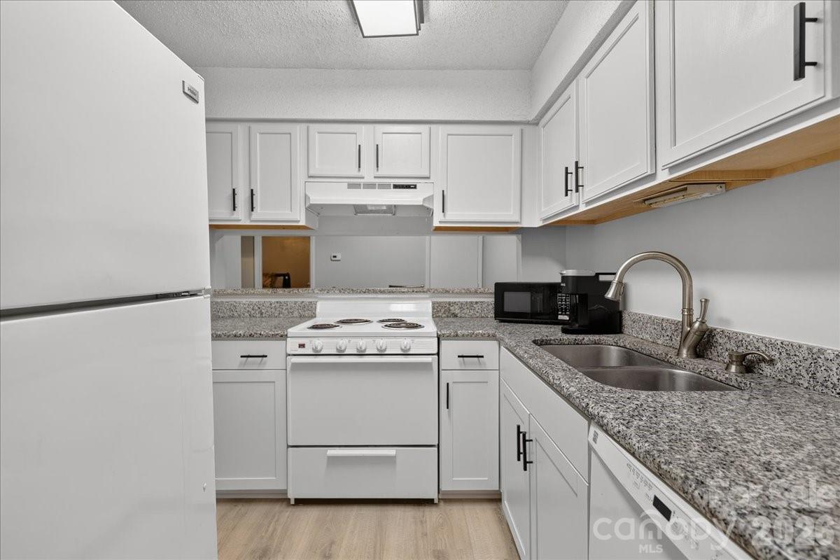 1608 Sharon Road W 47