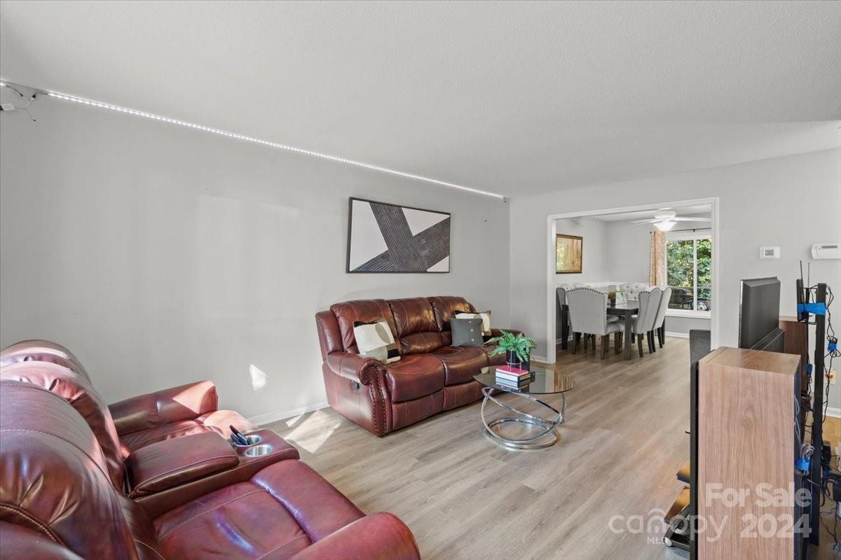 Sharon Lakes - Residential