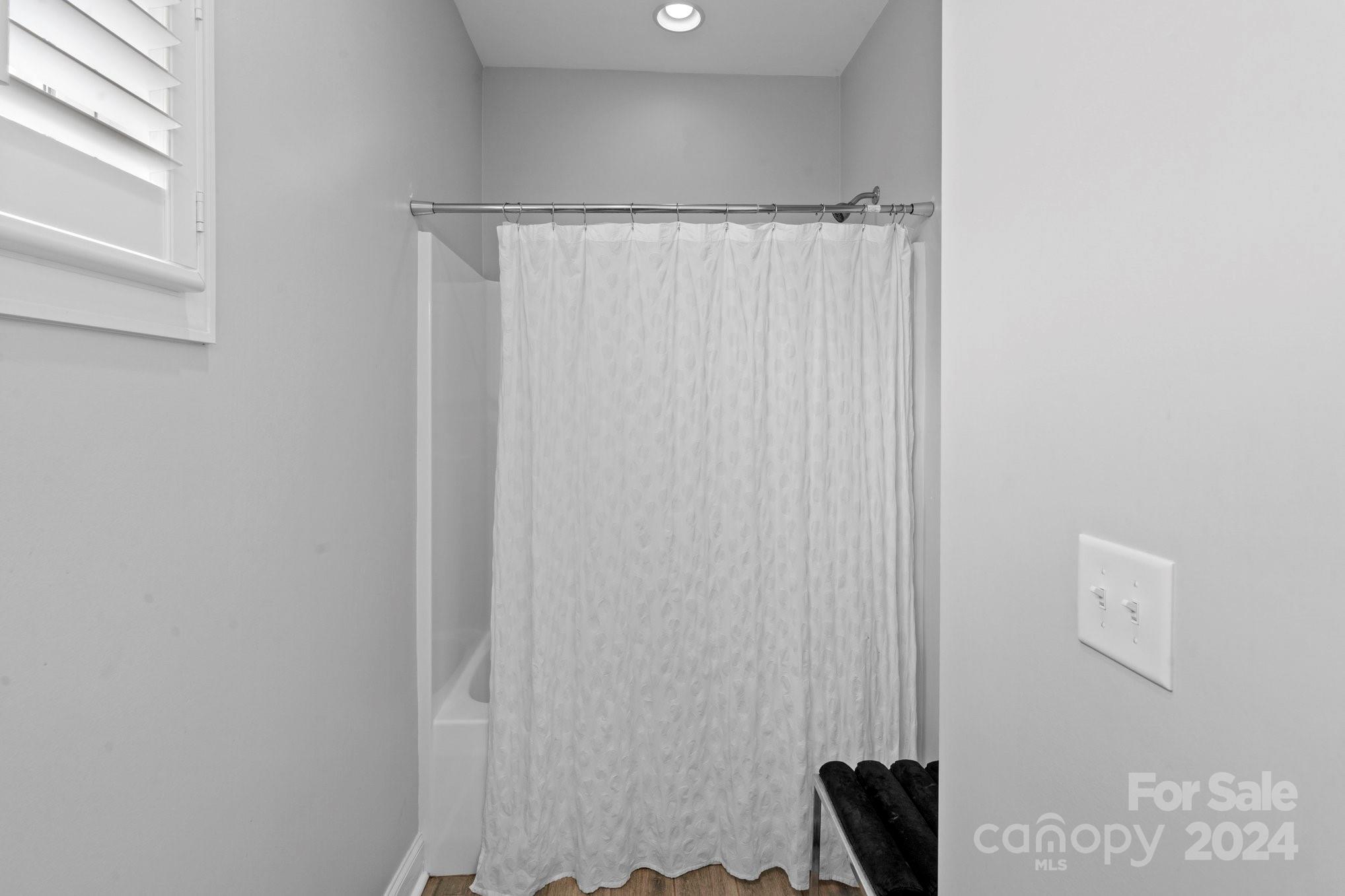 Riverside Drive - Residential