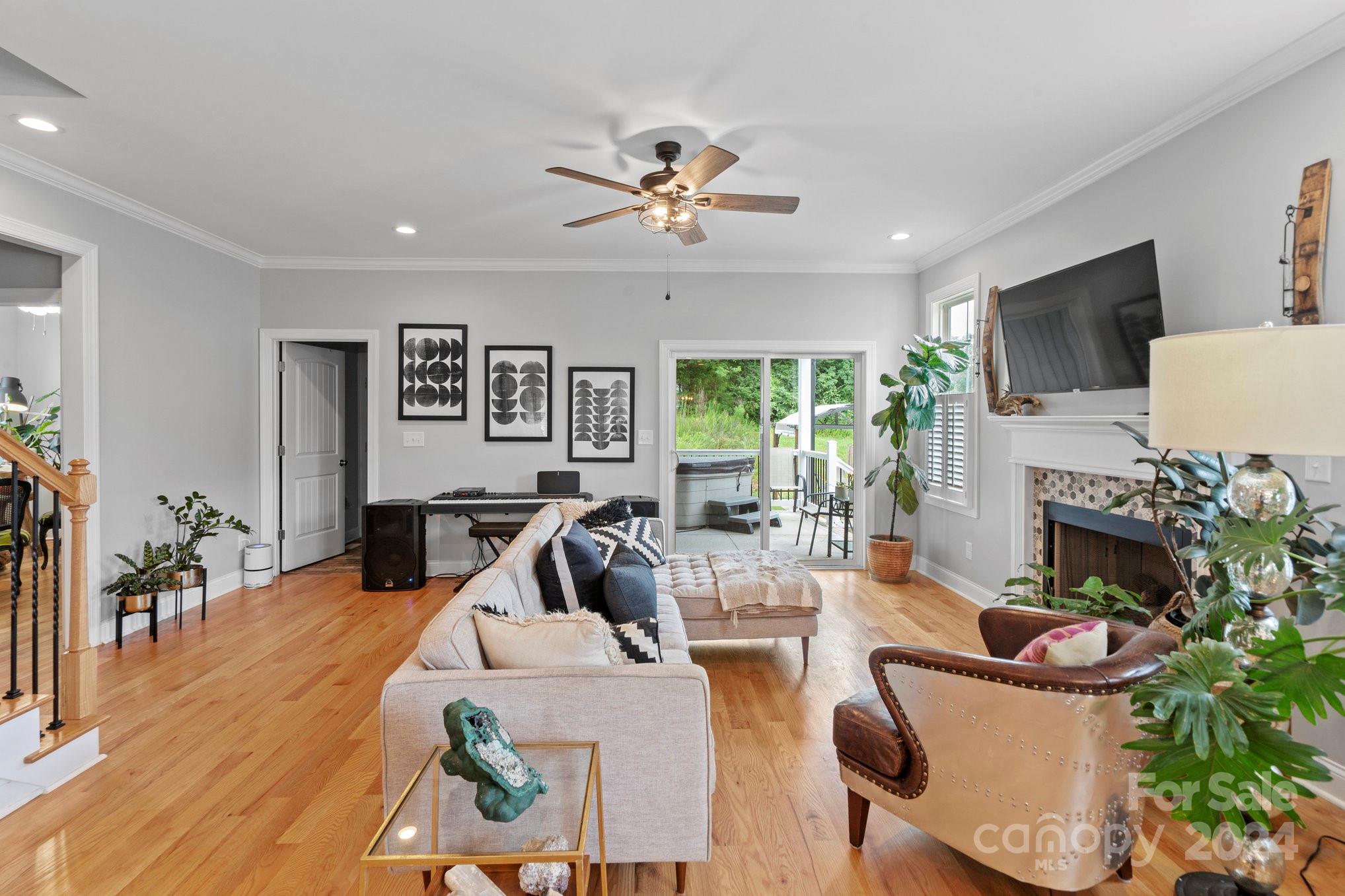 Riverside Drive - Residential