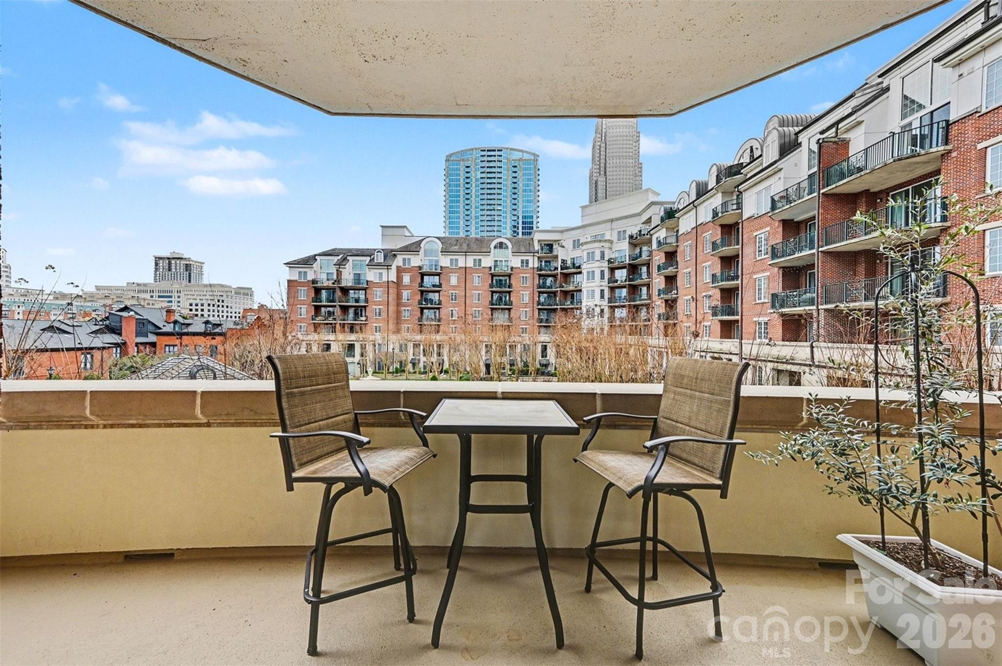 Fifth and Poplar - Residential