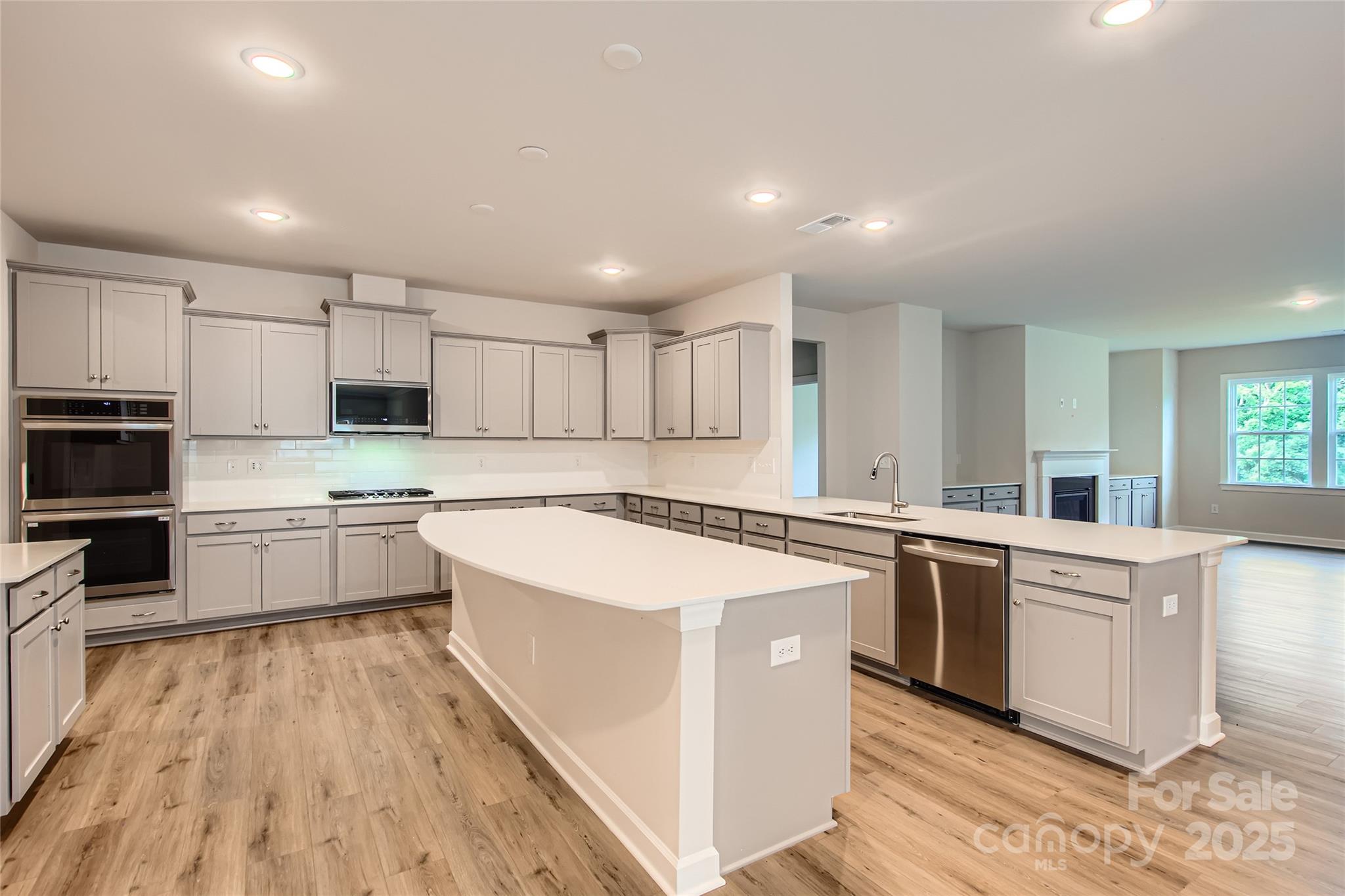 Roselyn - Residential