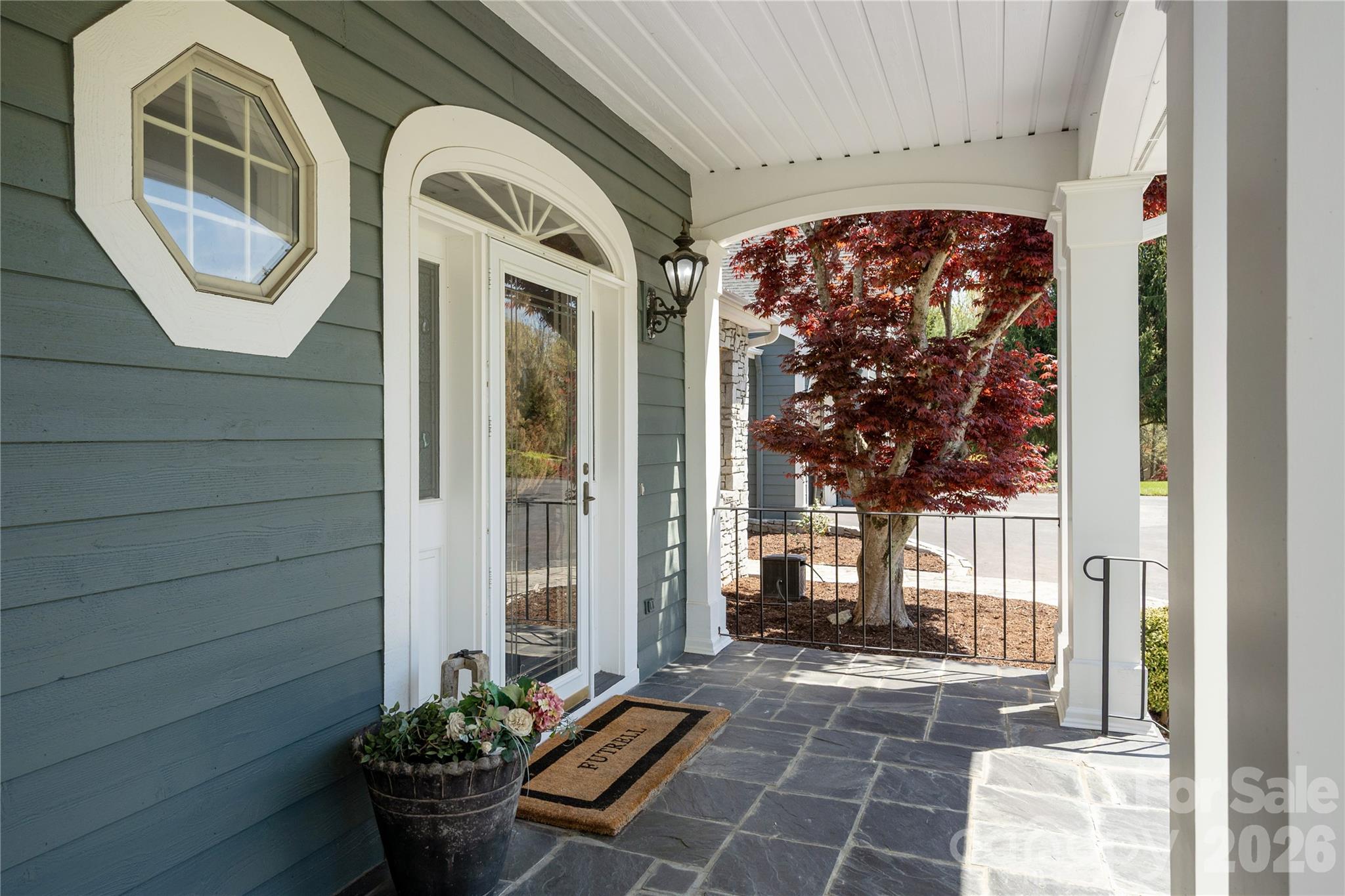 102 Brookhollow Drive