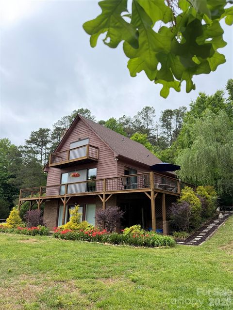 Photo of 86 King Arthurs Court, Hickory, NC 28601 (MLS # 4376018)