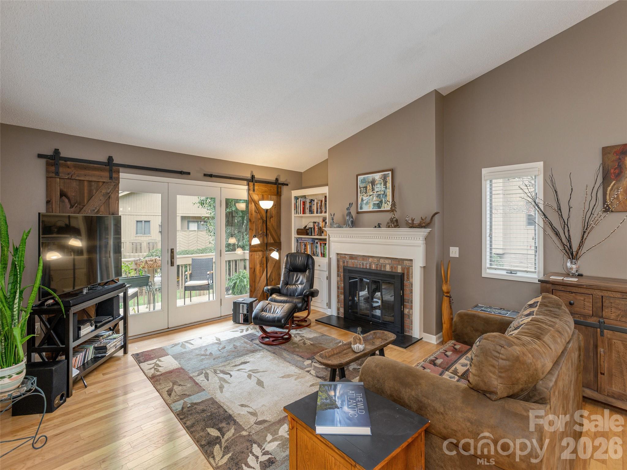 606 Red Oak Drive