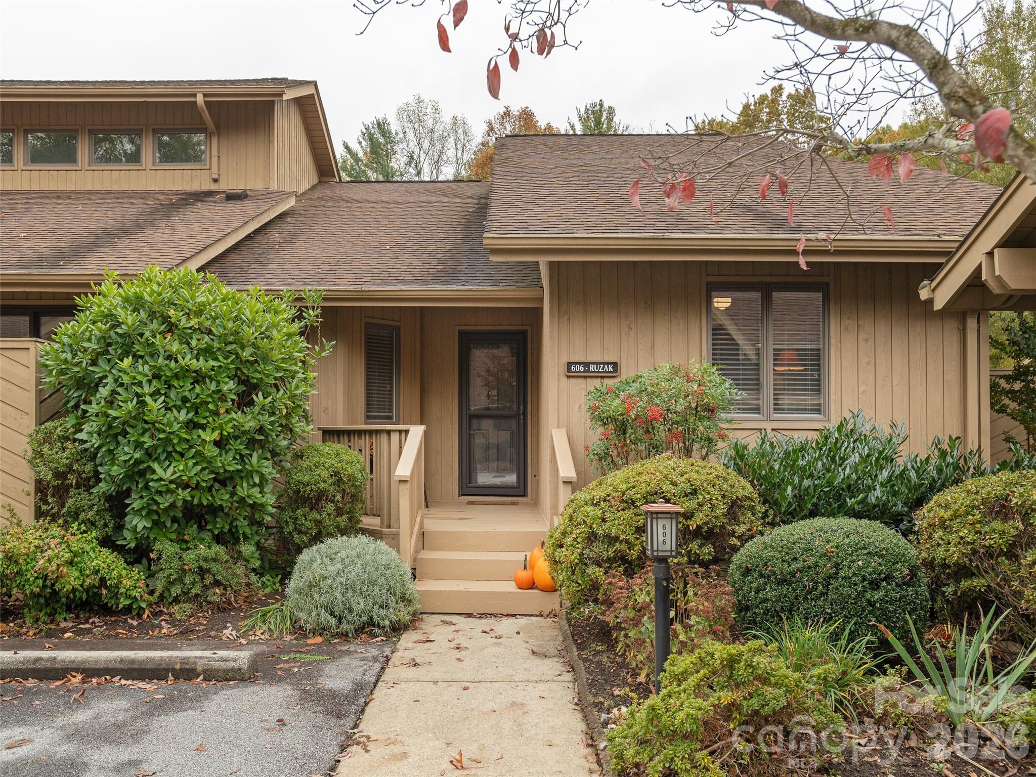 606 Red Oak Drive