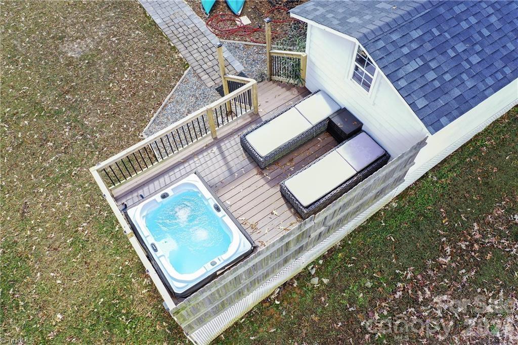 1902 Riverview Road Extension