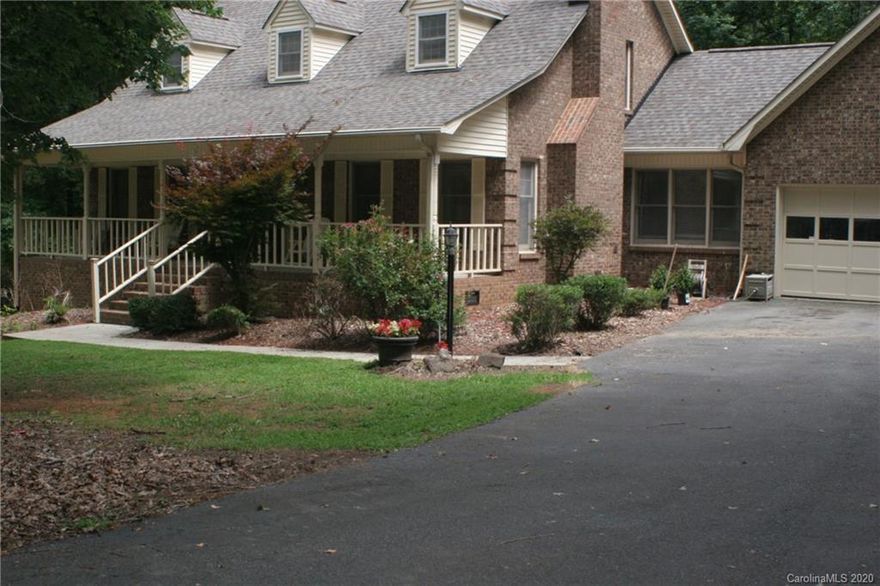 Great Home on 3.39 acres. with 2 car attached garage with 16x20 detached garage. Jetted tub in master, large kitchen with granite counter tops and tile back splash. tile kitchen, hallway and half bath. hardwood floors great room and dining room.
This is a home you can enjoy. Agent is owner. call appointment center for Appointment.