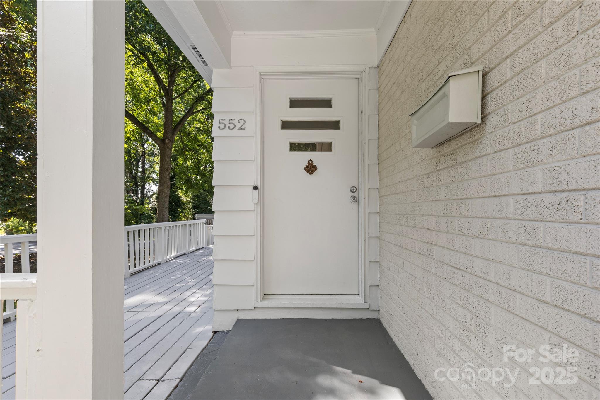 552 E Woodlawn Road
