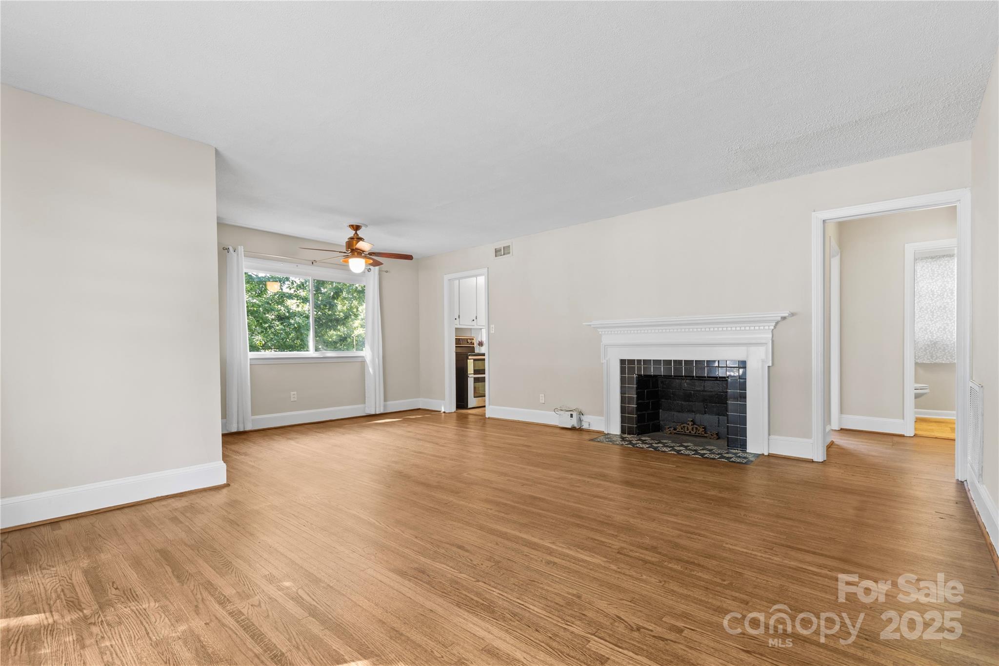 552 E Woodlawn Road