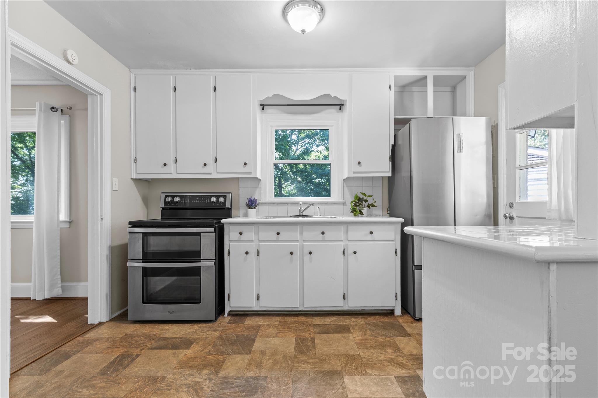 552 E Woodlawn Road