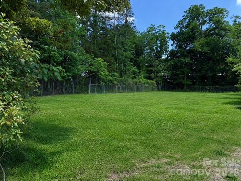 Photo of 421 Dawn Circle, Charlotte, NC 28213 (MLS # 4383426)