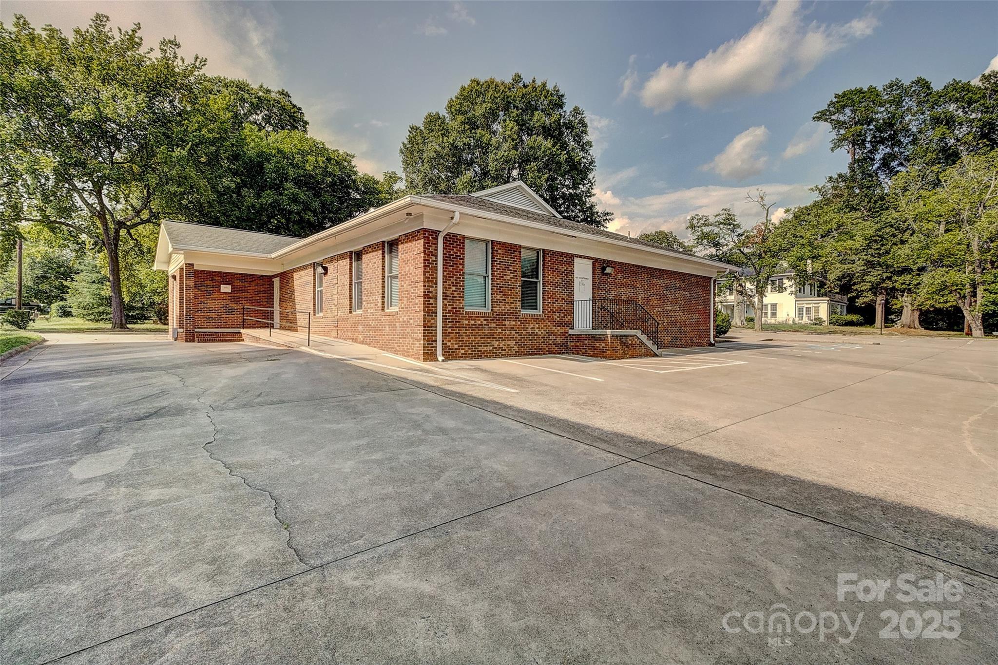 112 S Oak Street