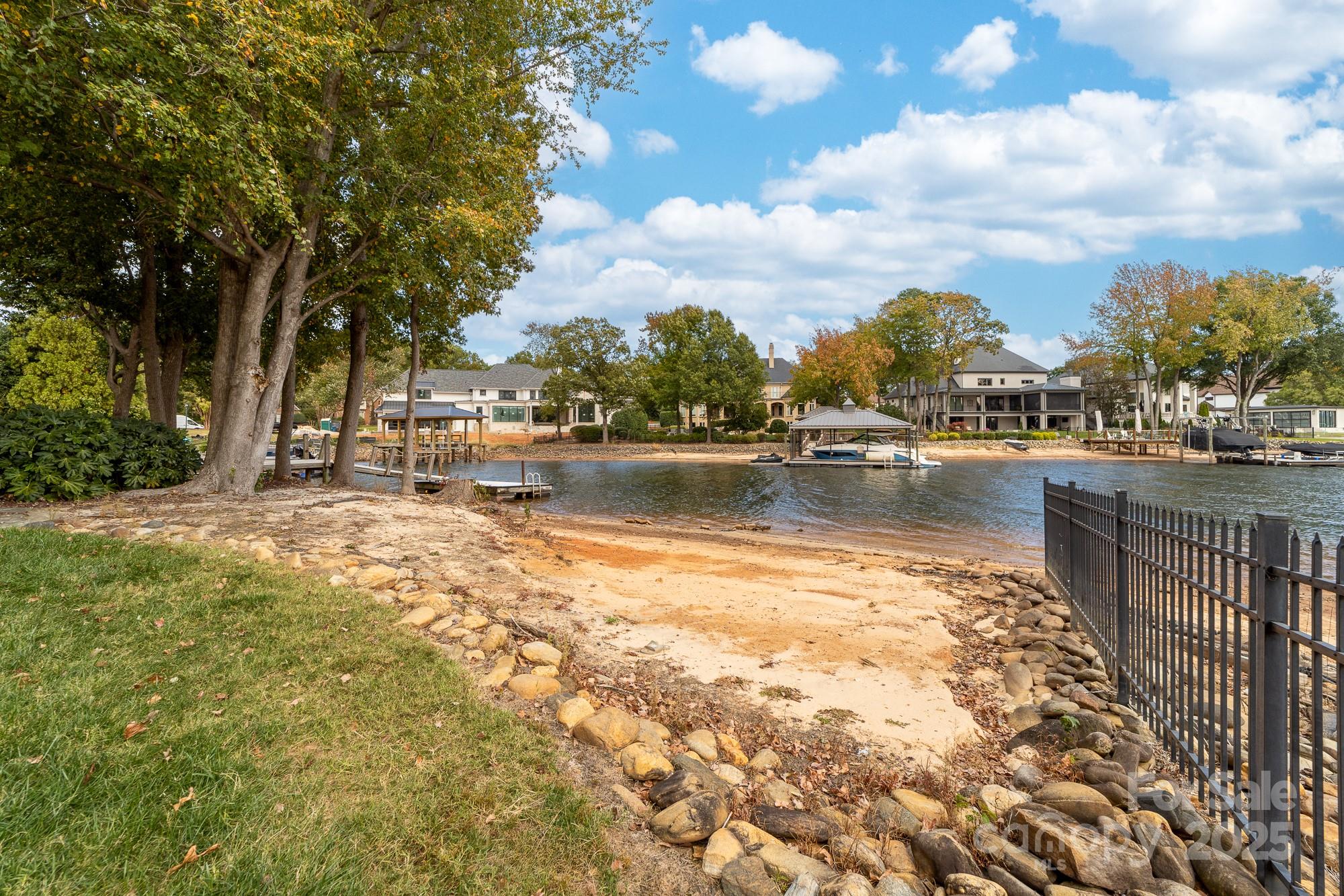 The Peninsula - Residential