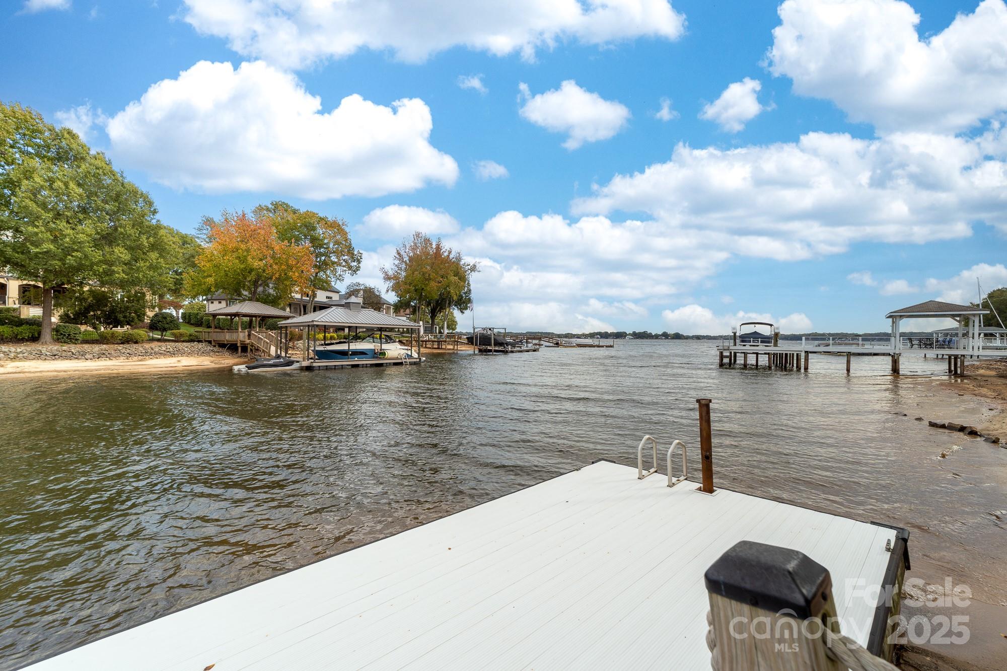 The Peninsula - Residential