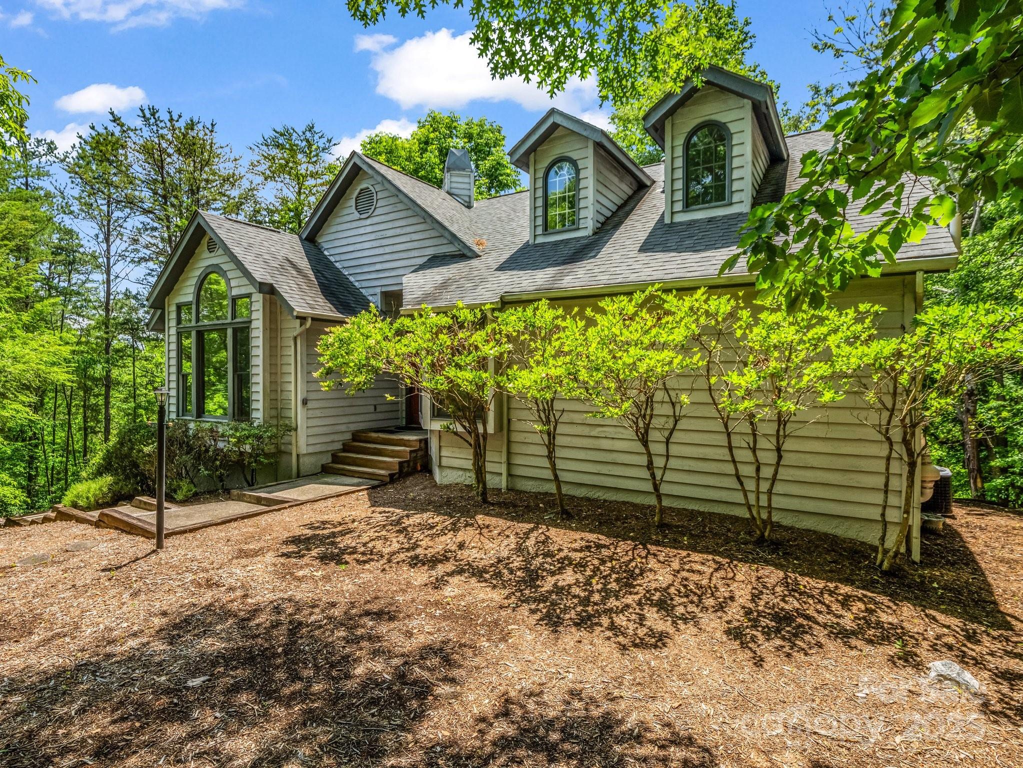 212 Ridgeway Road